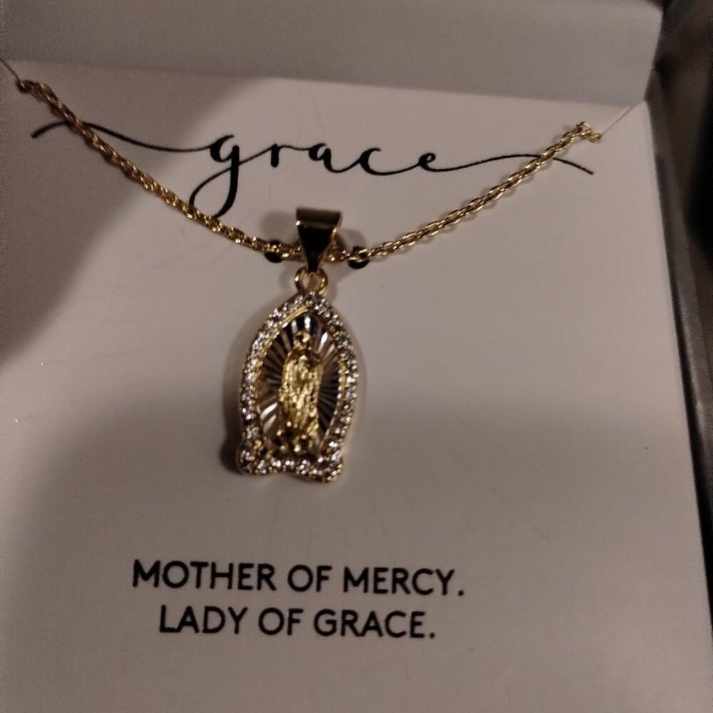 (NWT) BRAND NEW IN BOX MOTHER OF MERCY PENDANT AND CHAIN